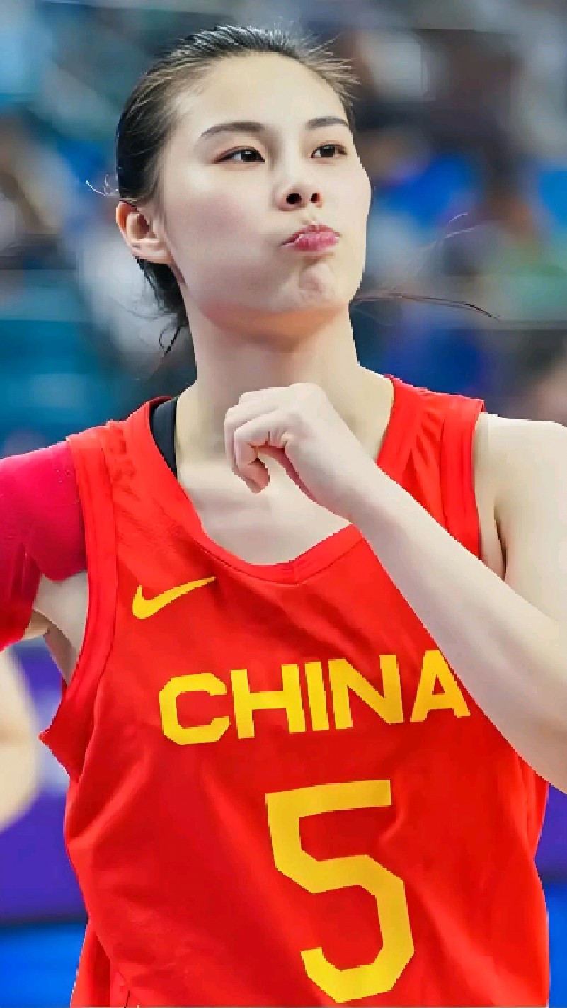 王思雨22年女篮世预赛个人集锦，对阵美国砍17分6助攻的简单介绍