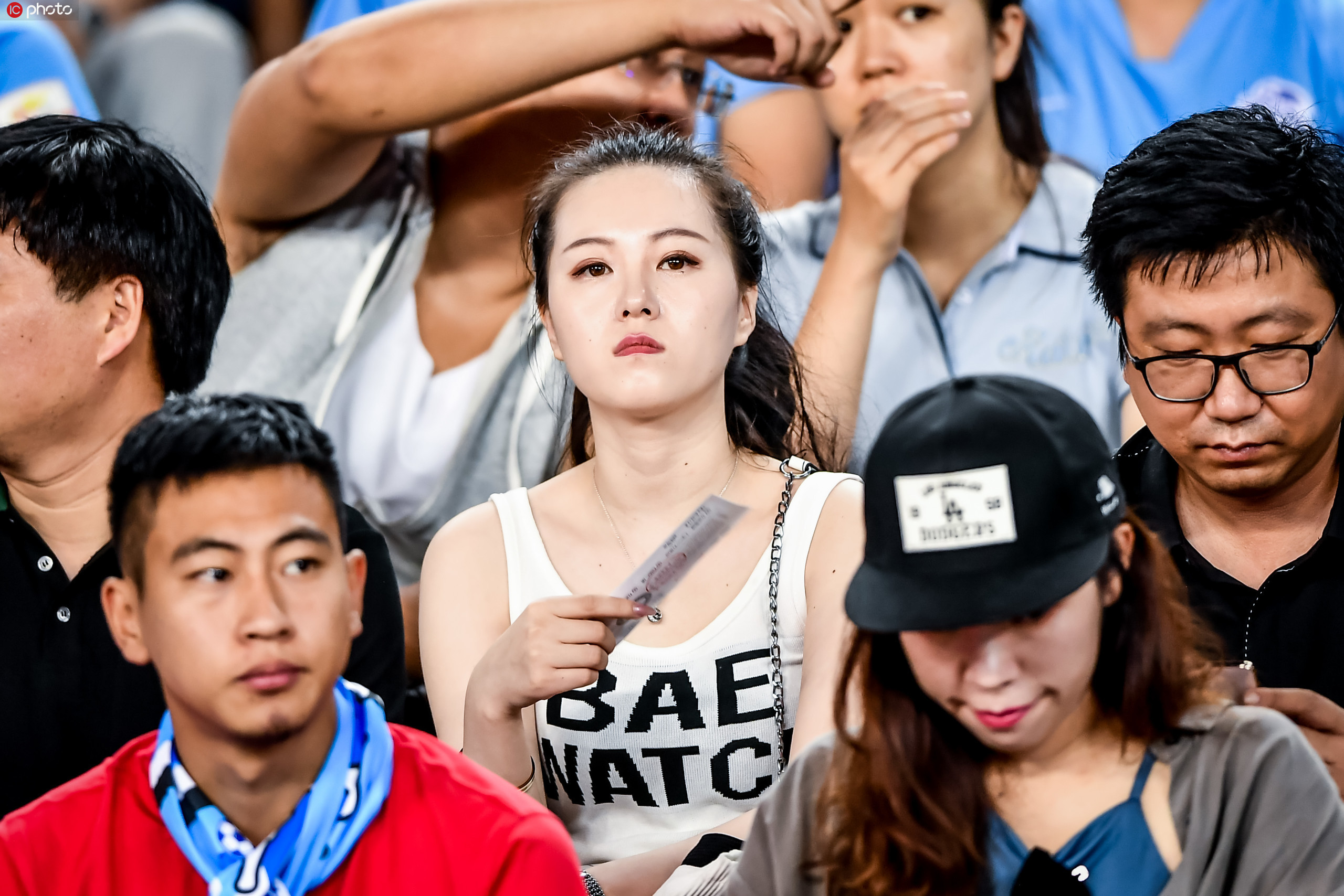 平博体育官网-劳塔罗马州附近球迷聚集观战，气氛热烈
